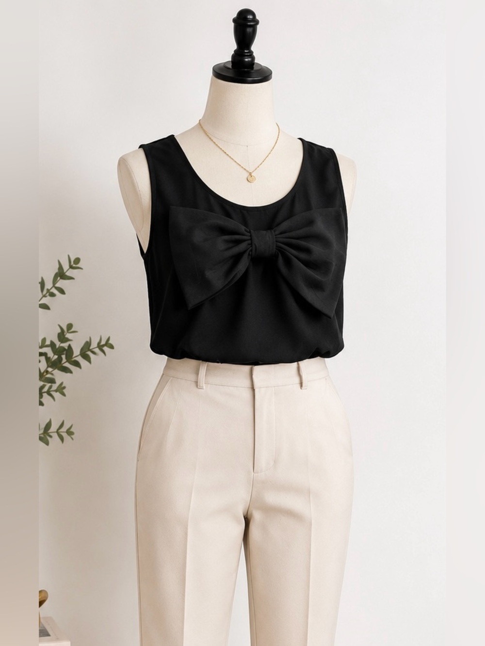 Timing Statement Bow Sleeveless Blouse in Black | Size Large